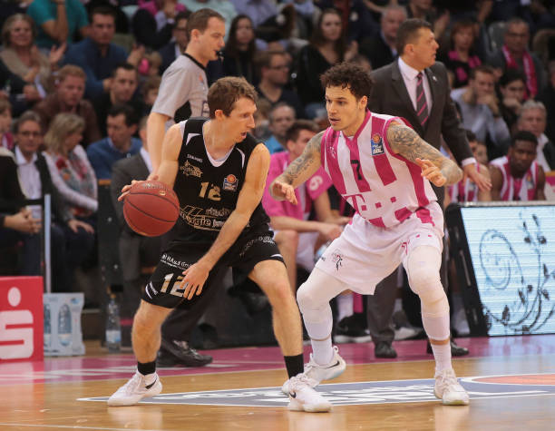 拍对抗中的 拍对抗中的