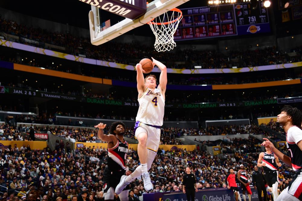 上的阵容更 上的阵容更